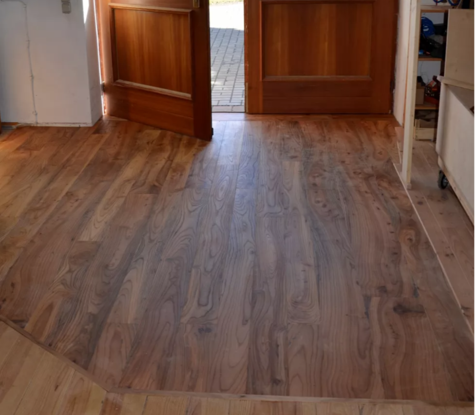 Bank in Naturform Birne massiv